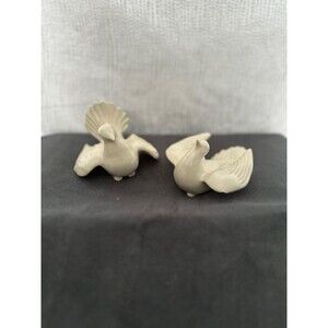 A pair of Vintage Arnel Mold ceramic Doves